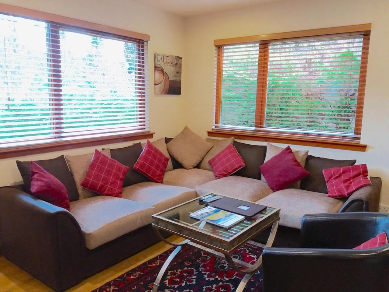 Loch Ness Highland Cottages With Partial Loch View Инвърмористън Екстериор снимка